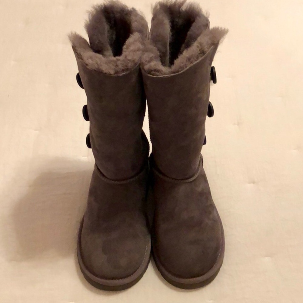 UGG Girls Bailey Button Triplet II Boots Size 4